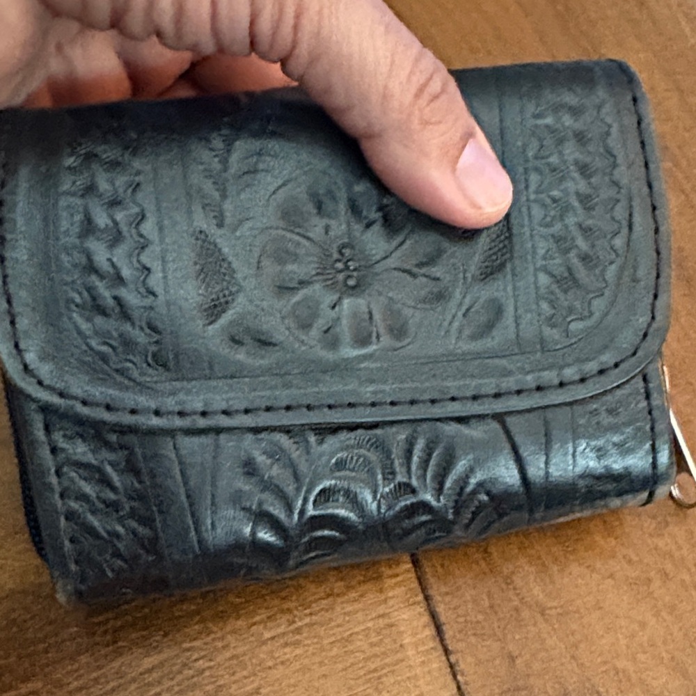 Women's Embossed Floral Leather Wallet - Black